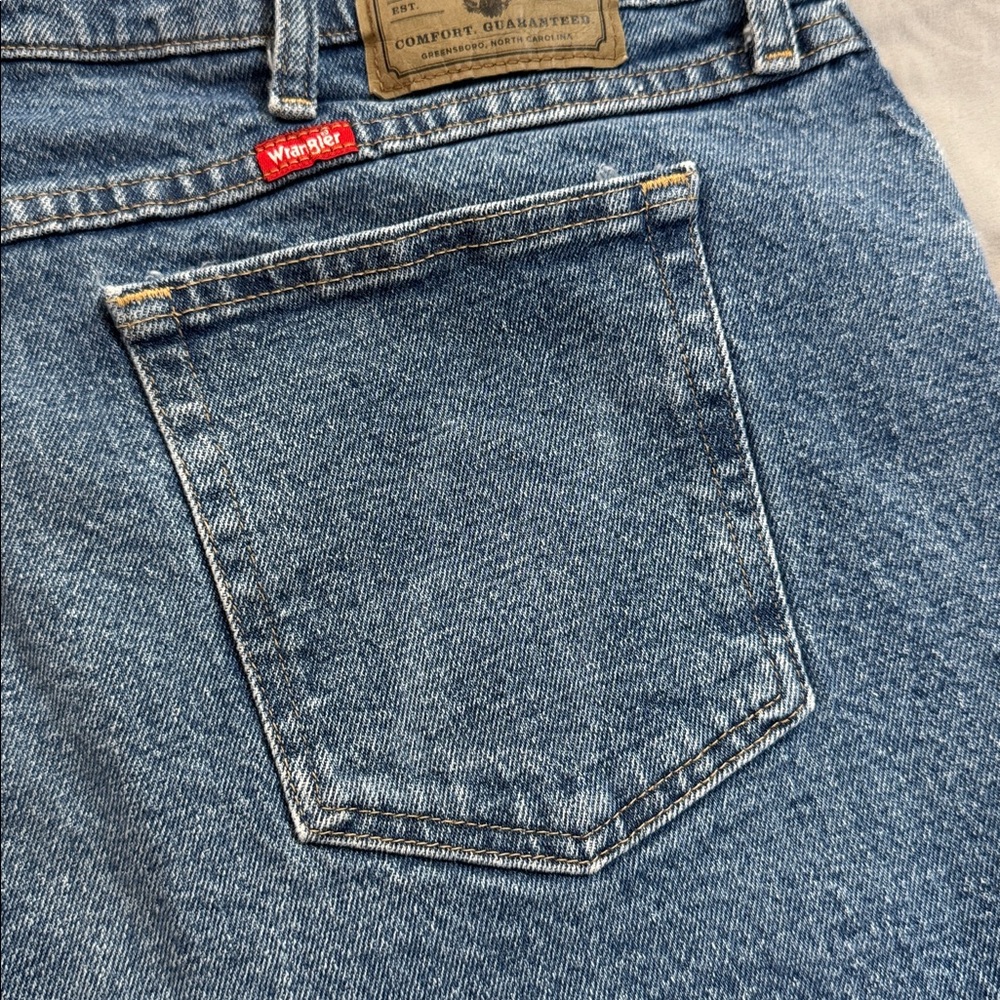 Wrangler Classic Blue Jeans 42 x 32 - Picture 4 of 5